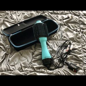 Revlon 1 Step Hair Dryer & Volumizer Hot Air Brush